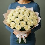 Розы белые